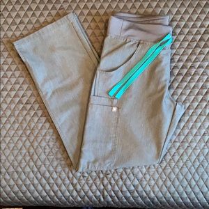 Figs Kade Cargo graphite scrub bottoms petite XS